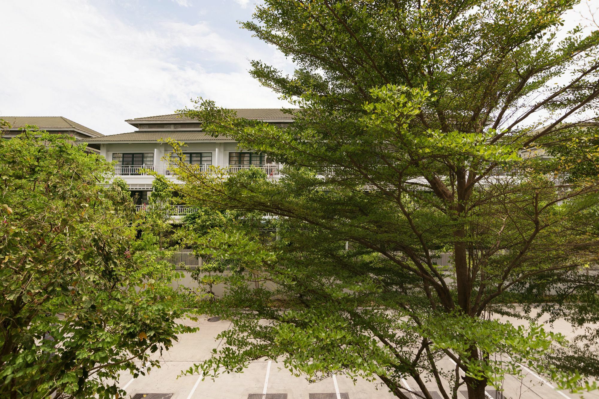 Lux Contemporary By Favstay Hotel