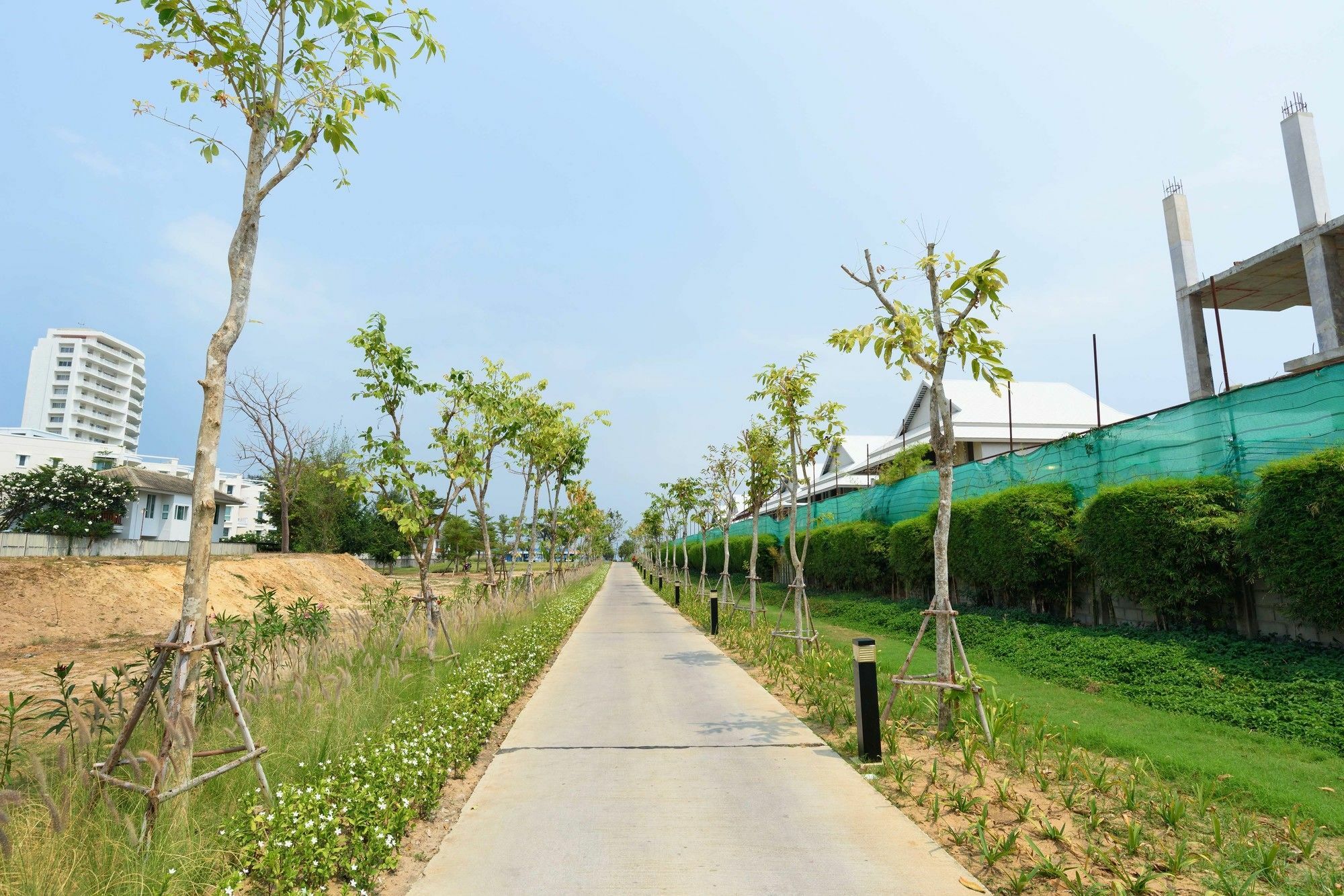 Lux Contemporary By Favstay Hotel