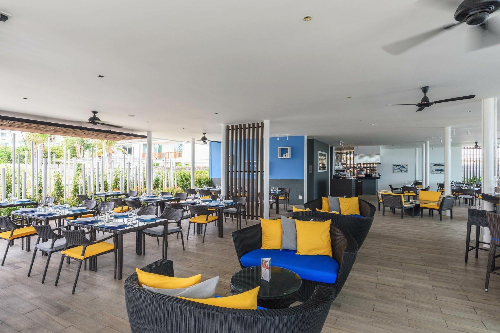 Lux Contemporary By Favstay Hotel 3*